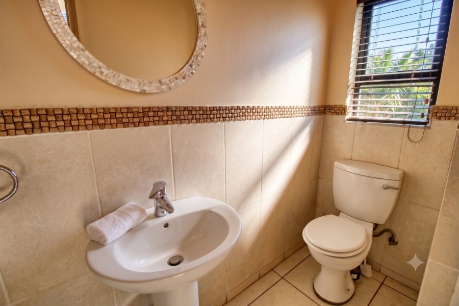 To Let 4 Bedroom Property for Rent in The Islands Estates North West
